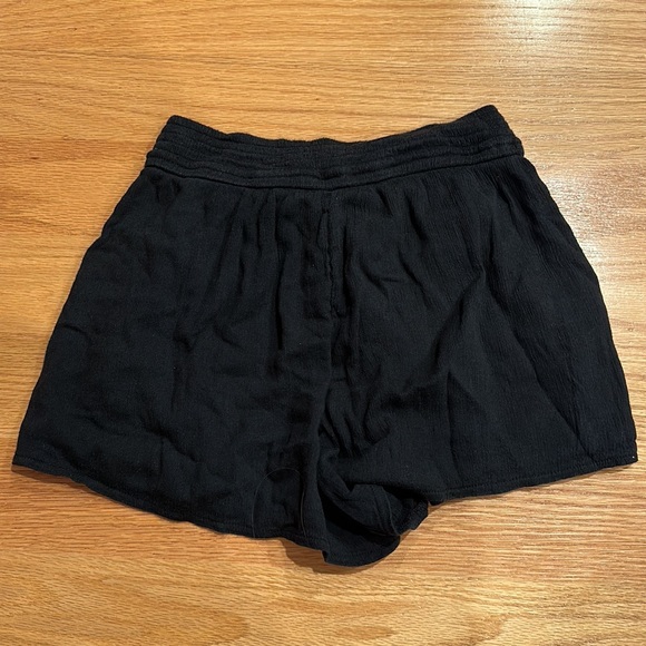 Shorts - Picture 2 of 4